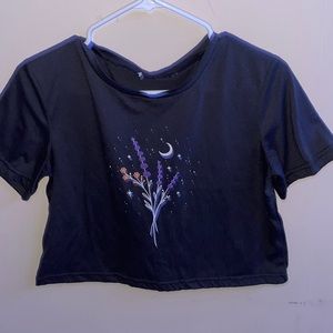 Gray shirt with a flower in the middle